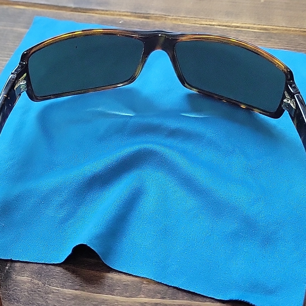 Sunglasses - Picture 3 of 9